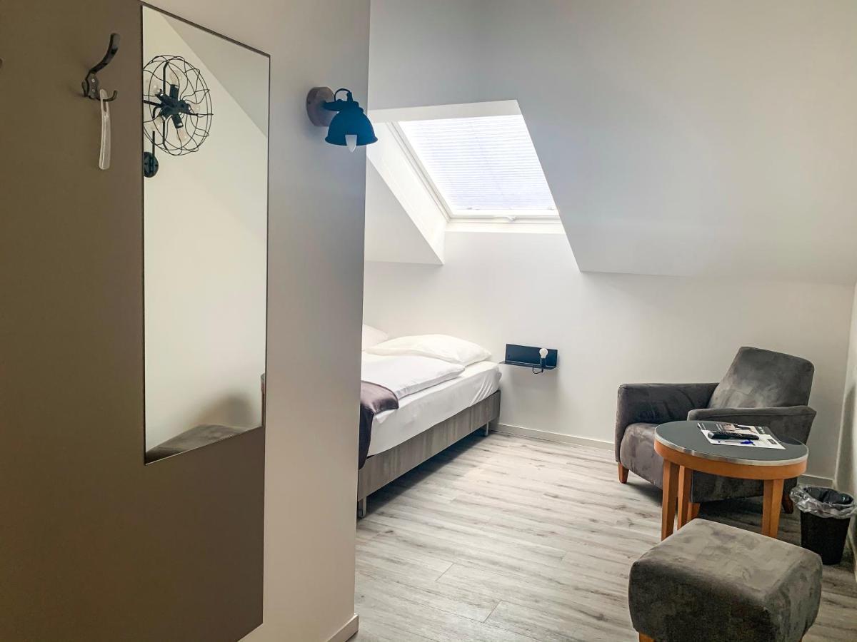 Prima Inn Unterkunft Direkt Ueber Der "Bar Am Minimax" Neuruppin Bagian luar foto